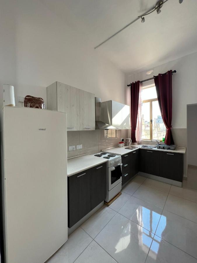 Small Room With Shared Bathroom Sliema Exterior foto