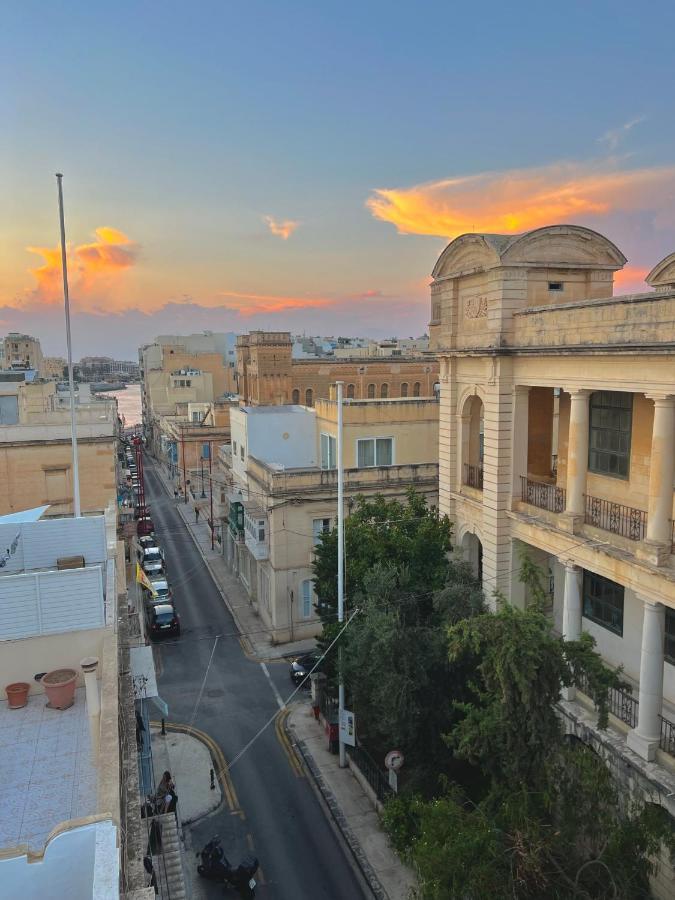 Small Room With Shared Bathroom Sliema Exterior foto